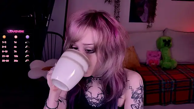 Snapshot of Lollyshy chatting on November 2025 10:15:01 AM Lollyshy online show from November 2025 10:15:01 AM