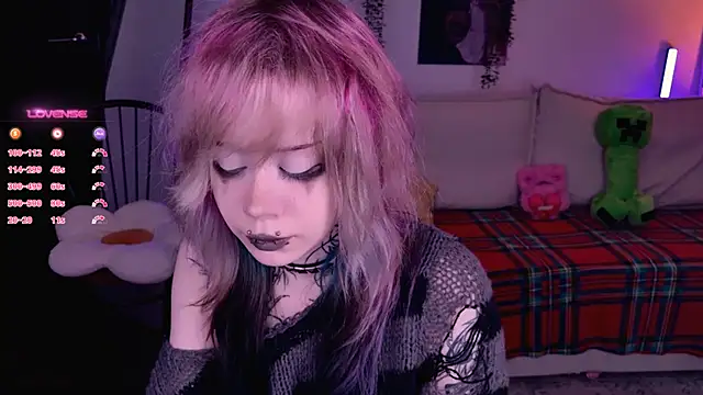 Snapshot of Lollyshy chatting on November 2025 09:21:01 AM Lollyshy online show from November 2025 09:21:01 AM