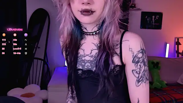 Snapshot of Lollyshy chatting on November 2025 06:05:02 AM Lollyshy online show from November 2025 06:05:02 AM