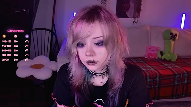 Snapshot of Lollyshy chatting on November 2025 09:57:01 AM Lollyshy online show from November 2025 09:57:01 AM