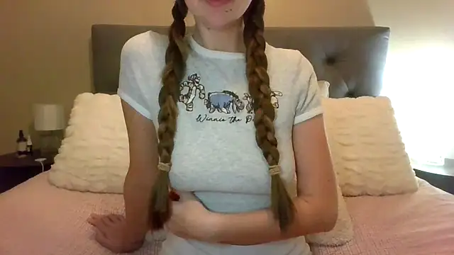 Snapshot of TaylorWest62 chatting on December 2025 03:31:01 PM TaylorWest62 online show from December 2025 03:31:01 PM