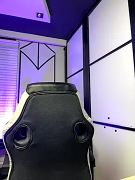 Brycce santos online show from October 2025 01:45:02 PM