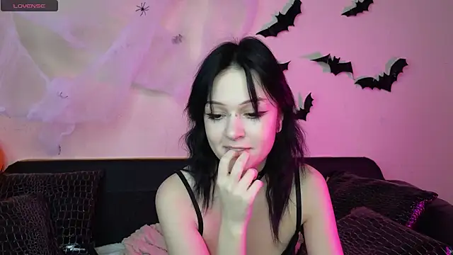 mimi purrs online show from October 2025 04:49:01 AM