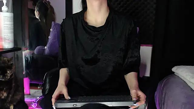 karlamoon23 online show from November 2025 06:29:01 PM