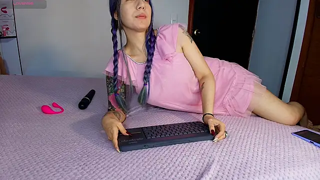 karlamoon23 online show from April 2026 12:14:02 AM