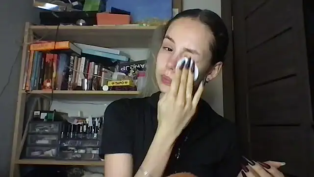 Yuna5343 online show from December 2025 08:17:01 PM