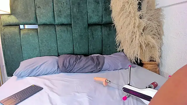 Chloe jackson25 online show from February 2026 06:37:02 PM