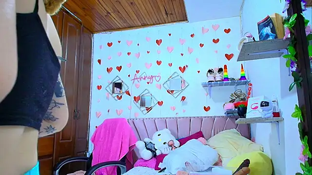 Anny Hurtado online show from November 2025 05:28:02 AM