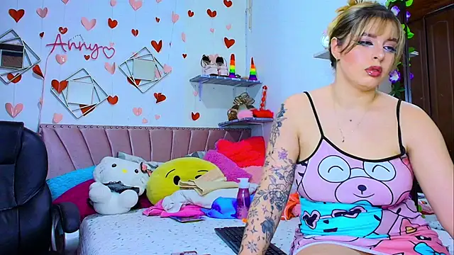 Anny Hurtado online show from November 2025 06:01:01 AM