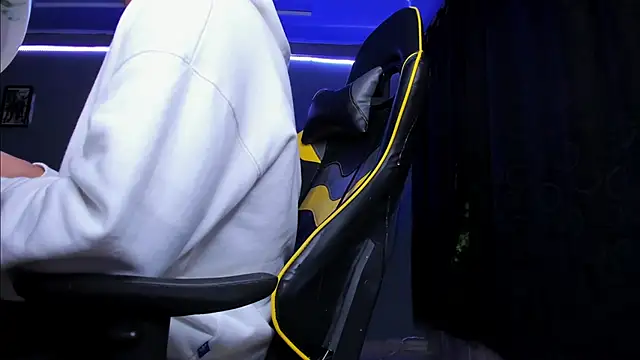 alexgiraldo   online show from October 2025 03:21:02 AM