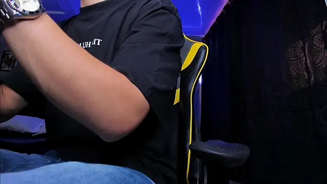 alexgiraldo   online show from November 2025 12:48:02 PM