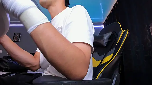 alexgiraldo   online show from December 2025 08:16:02 PM