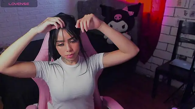 Snapshot of babee_04 chatting on November 2025 08:10:01 PM babee 04 online show from November 2025 08:10:01 PM