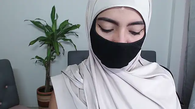 Snapshot of jade_nassar chatting on November 2025 10:19:02 PM jade nassar online show from November 2025 10:19:02 PM