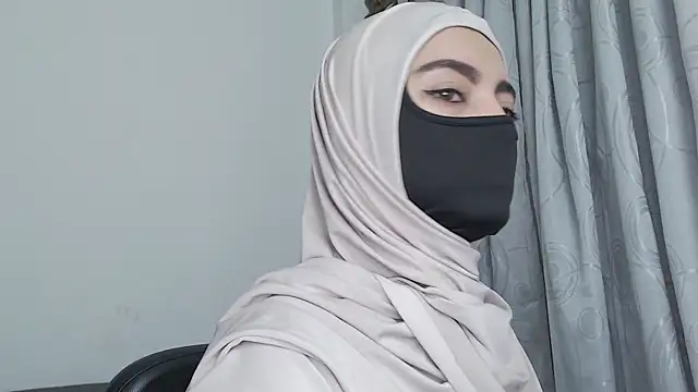 Snapshot of jade_nassar chatting on December 2025 10:14:01 PM jade nassar online show from December 2025 10:14:01 PM