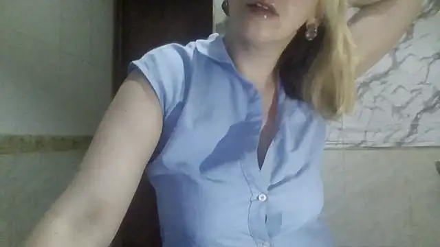Snapshot of MiyaHottie chatting on July 2026 06:49:01 AM MiyaHottie online show from July 2026 06:49:01 AM