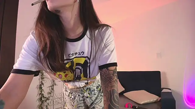 Snapshot of mishelkrave_ chatting on April 2026 12:46:02 AM mishelkrave online show from April 2026 12:46:02 AM