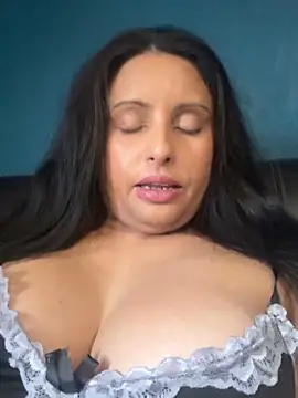 Snapshot of Angelaarayexx chatting on April 2026 10:27:01 AM Angelaarayexx online show from April 2026 10:27:01 AM