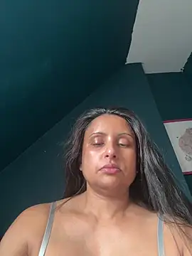 Snapshot of Angelaarayexx chatting on April 2026 08:52:02 AM Angelaarayexx online show from April 2026 08:52:02 AM