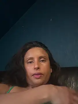 Snapshot of Angelaarayexx chatting on April 2026 05:11:01 AM Angelaarayexx online show from April 2026 05:11:01 AM