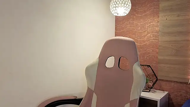 Snapshot of AgnesIvanova chatting on November 2025 06:57:02 PM AgnesIvanova online show from November 2025 06:57:02 PM