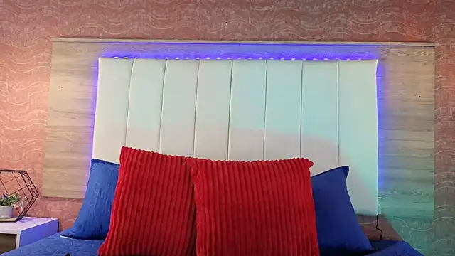 Snapshot of AgnesIvanova chatting on November 2025 06:35:01 PM AgnesIvanova online show from November 2025 06:35:01 PM