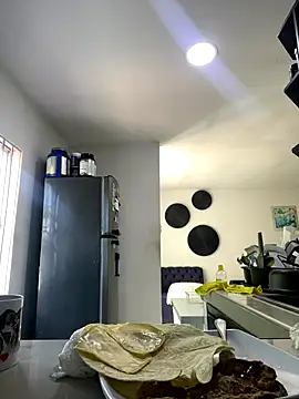 Samara Hadi  online show from December 2025 08:37:02 PM