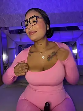 Snapshot of MaddyGray_ chatting on December 2025 07:12:02 PM MaddyGray online show from December 2025 07:12:02 PM