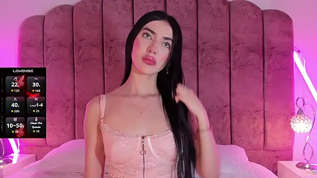 ValeskaZuev1 online show from October 2025 05:36:02 PM