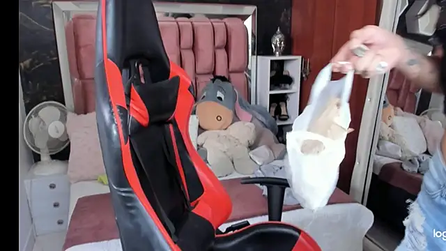 Snapshot of sara_slut21 chatting on January 2025 08:26:01 PM sara slut21 online show from January 2025 08:26:01 PM