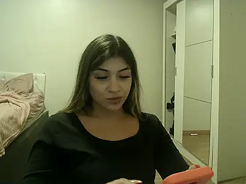 Snapshot of Becca_B chatting on April 2026 10:29:02 PM Becca B online show from April 2026 10:29:02 PM