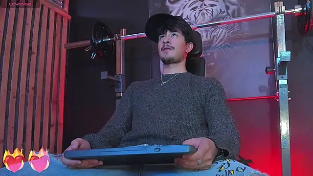 DimitriDeluxe online show from October 2025 08:33:02 PM