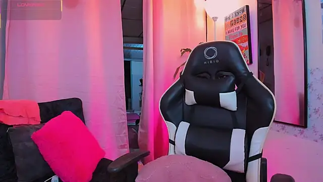 Snapshot of kim7_ chatting on April 2026 11:57:02 PM kim7 online show from April 2026 11:57:02 PM