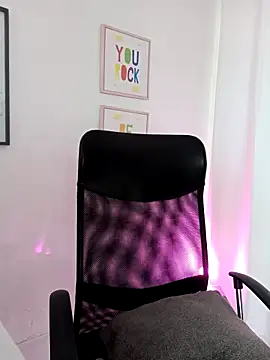 Snapshot of kim7_ chatting on April 2026 03:03:02 PM kim7 online show from April 2026 03:03:02 PM