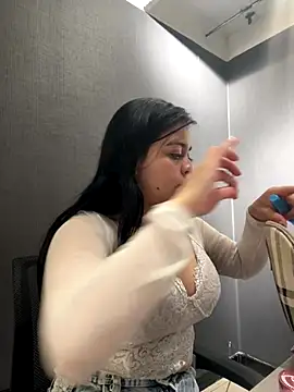 Snapshot of Emily_Rivers_ chatting on November 2025 01:11:01 PM Emily Rivers online show from November 2025 01:11:01 PM