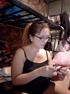 Snapshot of SexyHottMom chatting on June 2026 09:08:02 AM SexyHottMom online show from June 2026 09:08:02 AM