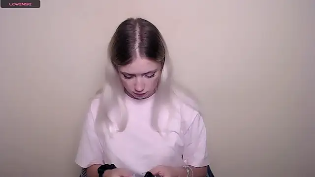 AliceHotty  online show from September 2025 06:13:01 AM