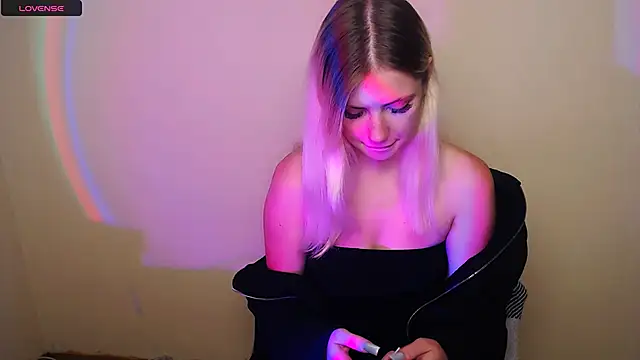 AliceHotty  online show from October 2025 10:15:02 AM