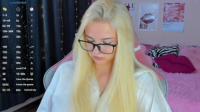 Snapshot of murmiace chatting on September 2025 08:05:01 AM murmiace online show from September 2025 08:05:01 AM