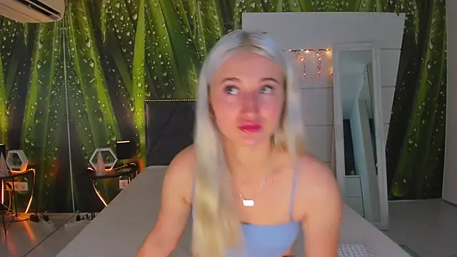 HollyTailors online show from September 2025 05:33:01 AM