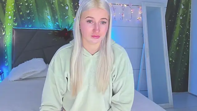 HollyTailors online show from January 2026 06:27:01 AM