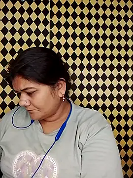 Snapshot of Meenu_tiwari chatting on October 2025 09:34:01 PM Meenu tiwari online show from October 2025 09:34:01 PM