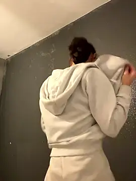 Emilia Mausi online show from February 2026 08:17:02 PM