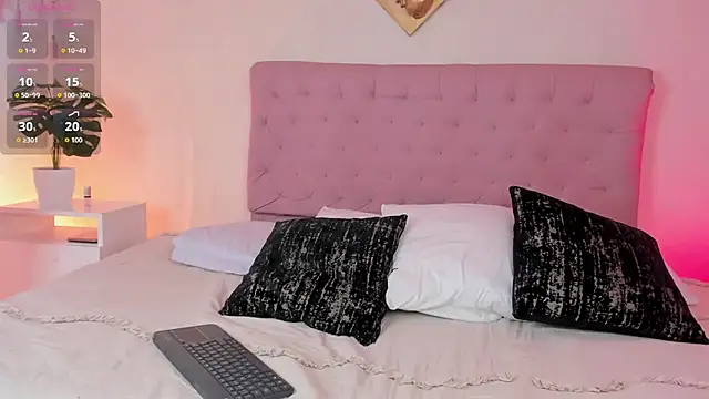 Snapshot of Aleexiiaa chatting on October 2025 02:04:01 PM Aleexiiaa online show from October 2025 02:04:01 PM