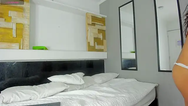 Snapshot of Aleexiiaa chatting on November 2025 12:40:01 PM Aleexiiaa online show from November 2025 12:40:01 PM