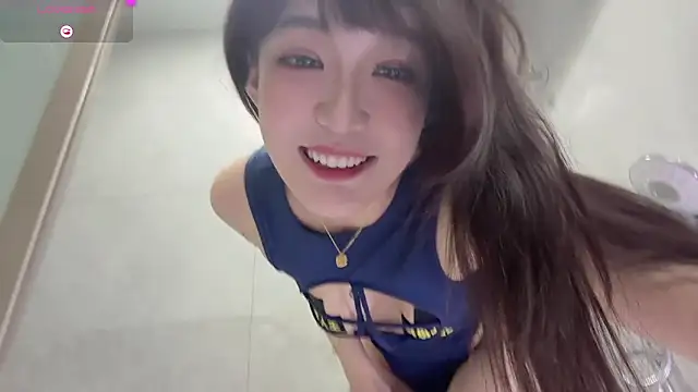 Snapshot of Yaya--728 chatting on October 2025 09:11:01 AM Yaya--728 online show from October 2025 09:11:01 AM