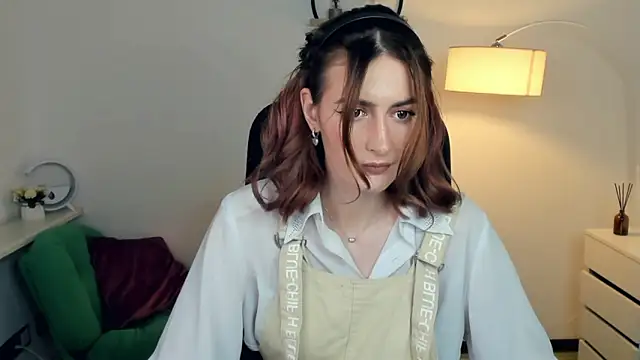 EasterBlink online show from November 2025 12:49:02 PM