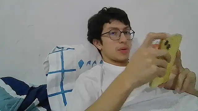 Snapshot of Kevintdx chatting on April 2026 01:05:01 AM Kevintdx online show from April 2026 01:05:01 AM