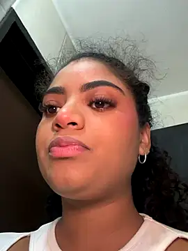 Carly Monroe  online show from December 2025 10:00:02 AM