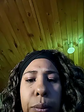 IVONNE COLLINS33 online show from February 2026 12:06:01 AM